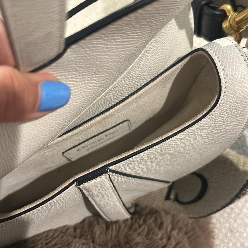 $2,900 v n moo authentic Dior small saddle bag without strap - Picture 4 of 9
